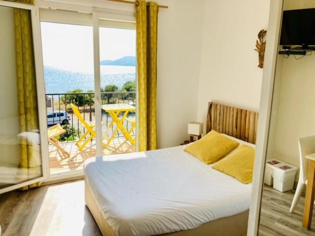 Hotel Almanarre Plage - Hotel Eco-Responsable Face A La Mer Hyeres Exterior photo
